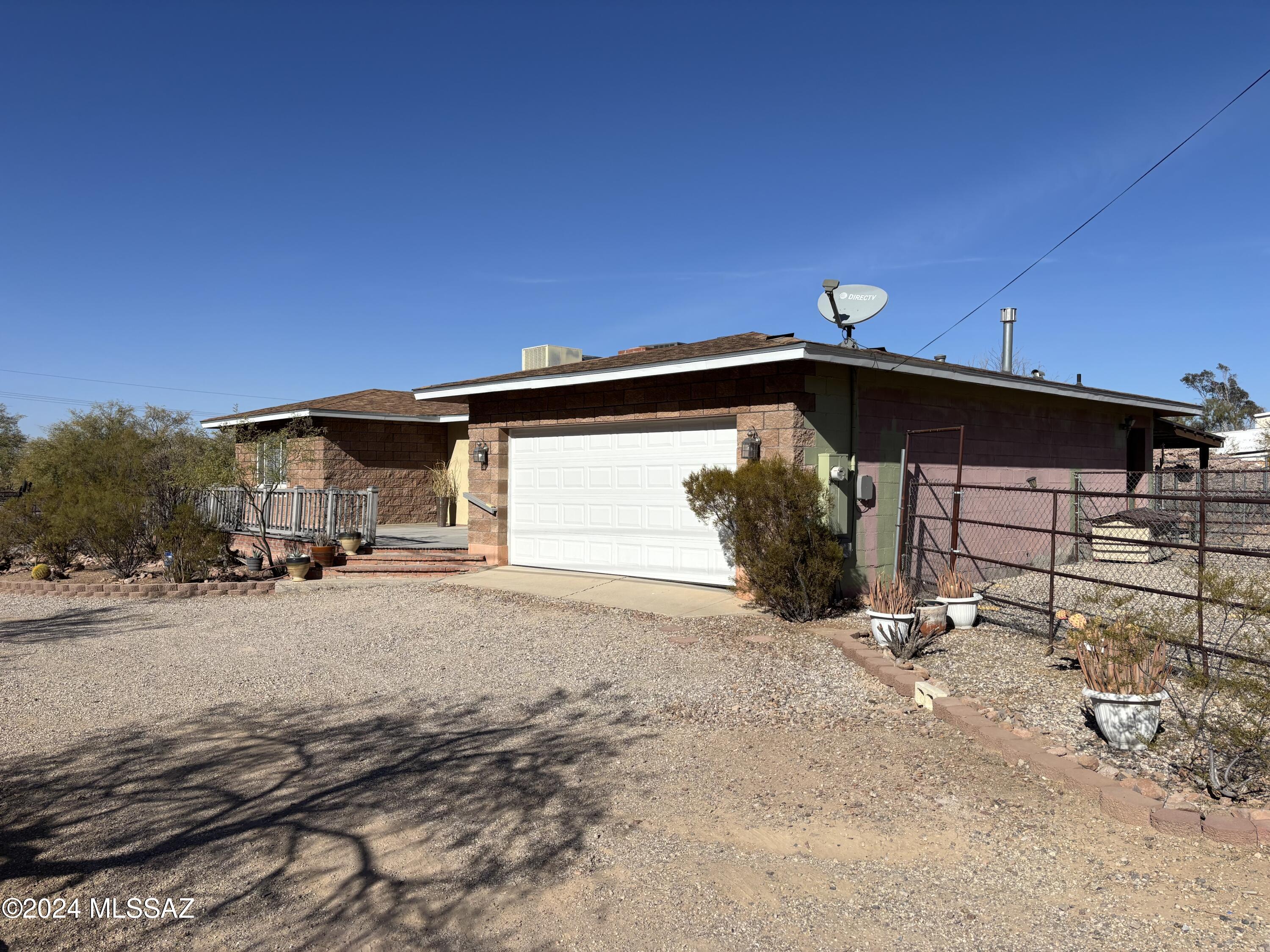 6881 South Caballo Road Tucson, AZ 85746 - Photo 3 of 28 Gallery Image 3