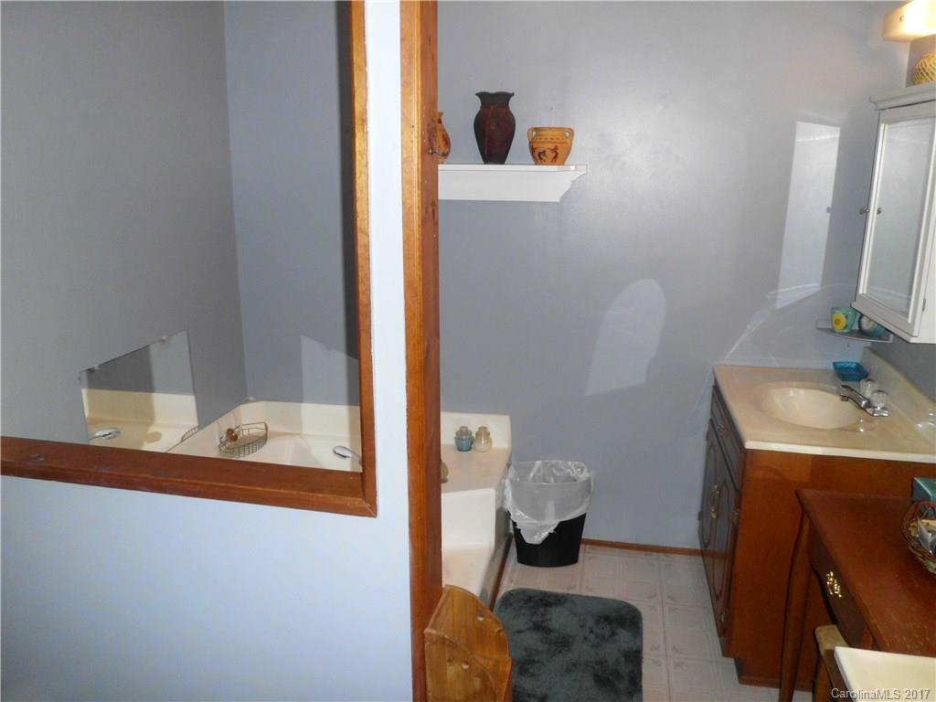 844 Rolling Road Lincolnton, NC 28092 - Photo 11 of 18 Gallery Image 11
