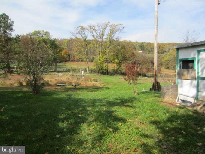13537 Wilt Store Road Leesburg, VA 20176 - Photo 12 of 16 Side Yard