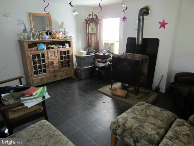 13537 Wilt Store Road Leesburg, VA 20176 - Photo 4 of 16 Living Room