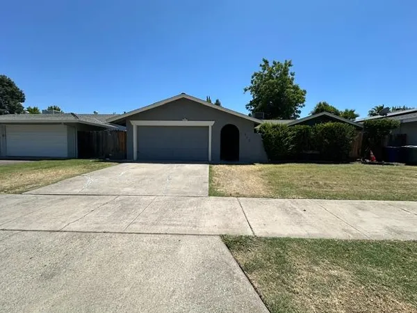 $425,000 | 450 El Portal Drive, Merced, CA 95340