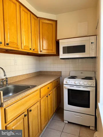 $1,000 | 2062 Lombard Street, Unit 2, Philadelphia, PA 19146