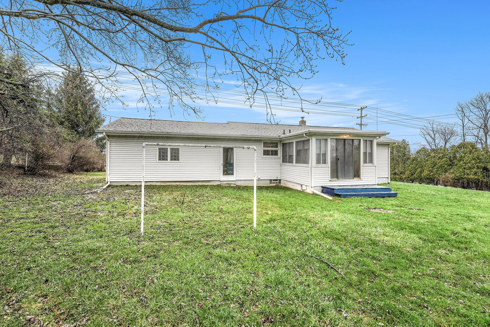 1324 4 Mile Road Northwest Grand Rapids, MI 49544 - Photo 3 of 22 021_photo_apr_02_2025_9_40_02_am_141