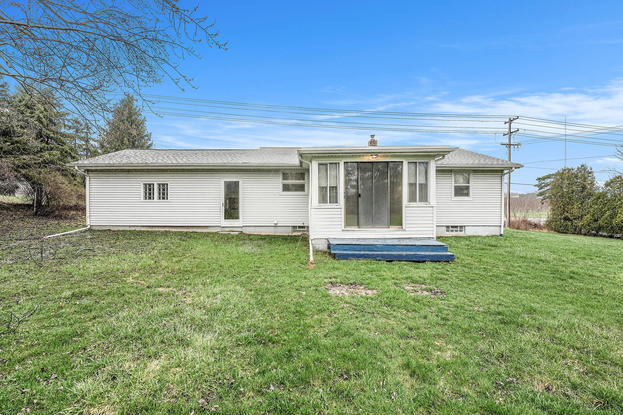 1324 4 Mile Road Northwest Grand Rapids, MI 49544 - Photo 4 of 22 020_photo_apr_02_2025_9_40_19_am_231