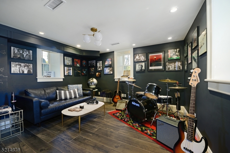 185 Valley Road Montclair, NJ 07042 - Photo 17 of 23 Gallery Image 17
