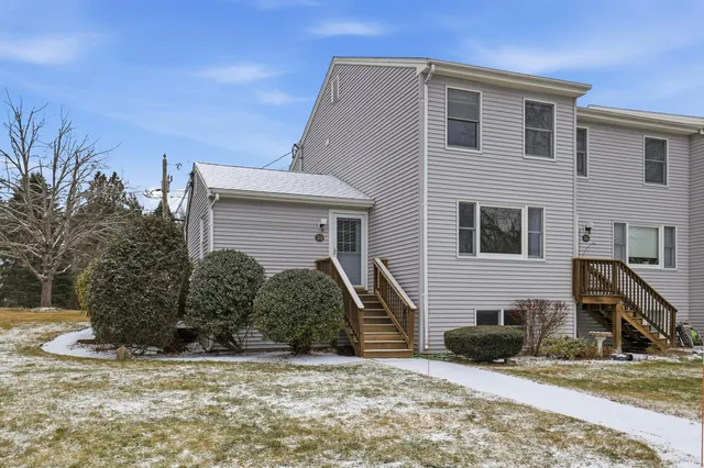 $319,900 | 35 Fieldstone Estates, Newmarket, NH 03857