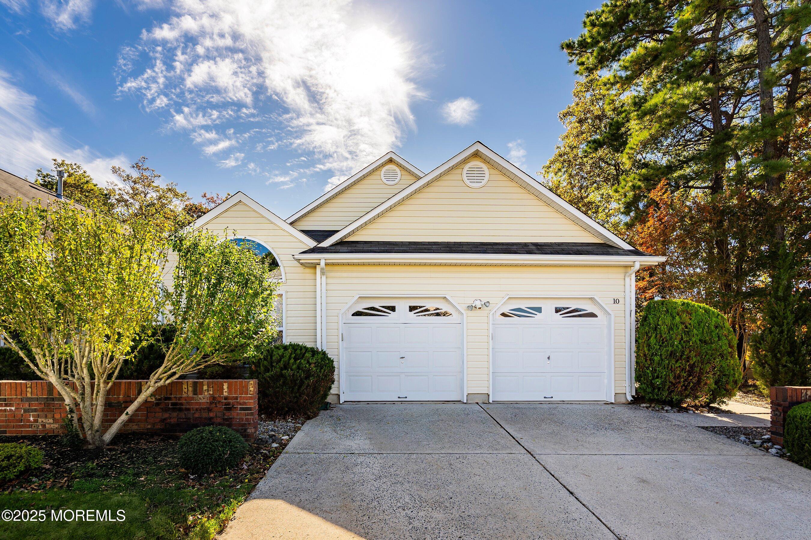 10 Hampton Road Manahawkin, NJ 08050 - Photo 2 of 38 a front view of a house with garden