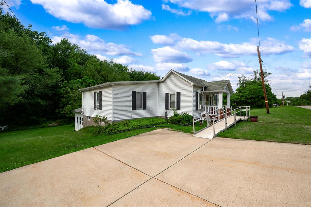 422 McCalmont Road Renfrew, PA 16053 - Photo 3 of 32