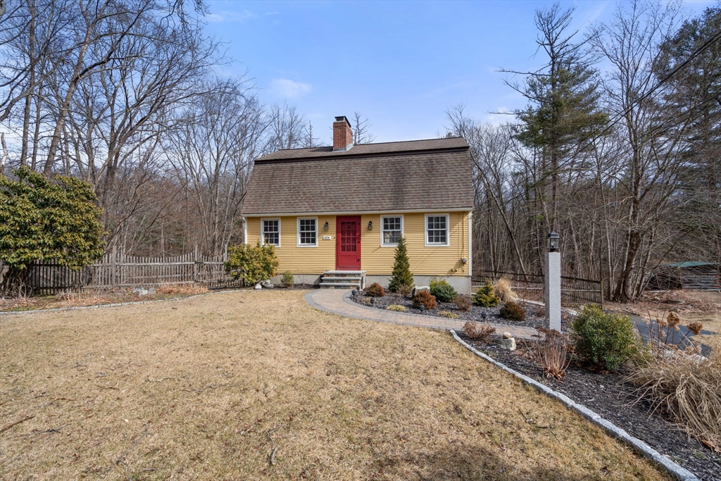 424 Chestnut Hill Road Millville, MA 01529 - Photo 3 of 32 Gallery Image 3