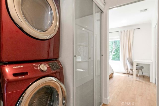 a view of a livingroom with washer and dryer