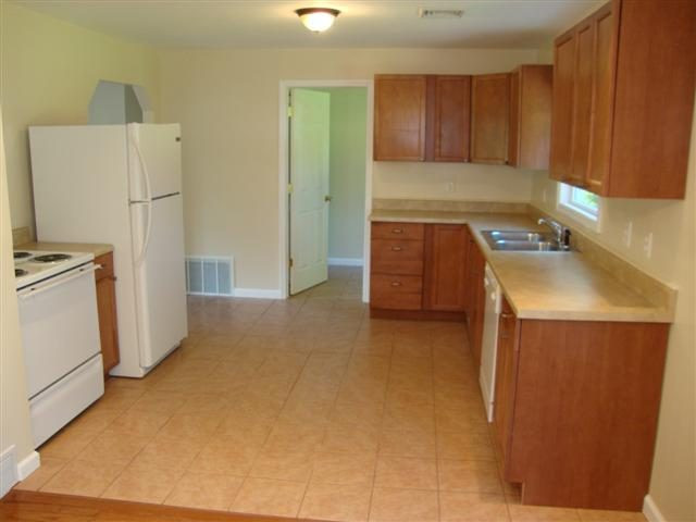 349 Chiswell Road Schenectady, NY 12304 - Photo 5 of 12 Photo 5