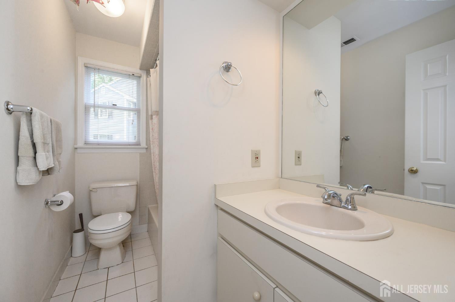 28 Countryside Drive Basking Ridge, NJ 07920 - Photo 14 of 19