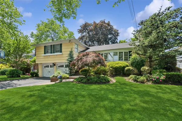 $980,000 | 221 Somerset Drive, Hewlett, NY 11557