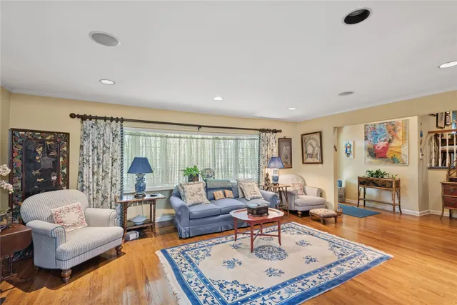 $985,000 | 221 Somerset Drive, Hewlett, NY 11557