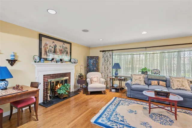 $985,000 | 221 Somerset Drive, Hewlett, NY 11557