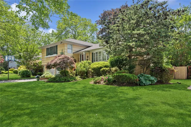 $985,000 | 221 Somerset Drive, Hewlett, NY 11557