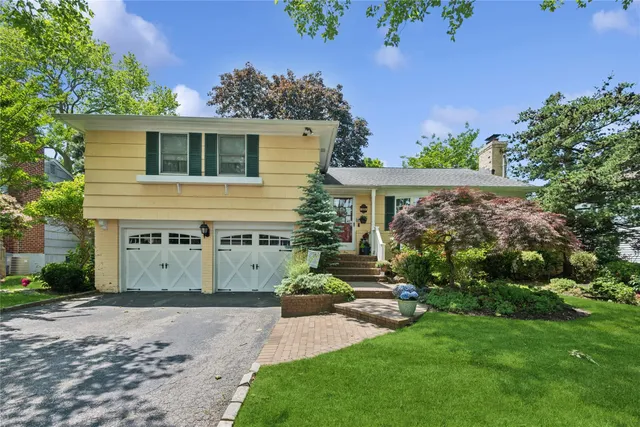 $985,000 | 221 Somerset Drive, Hewlett, NY 11557