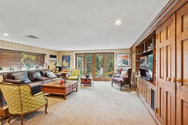 $985,000 | 221 Somerset Drive, Hewlett, NY 11557