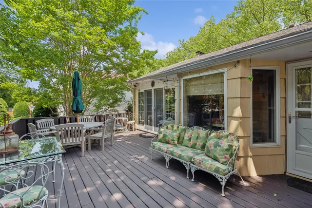 $985,000 | 221 Somerset Drive, Hewlett, NY 11557