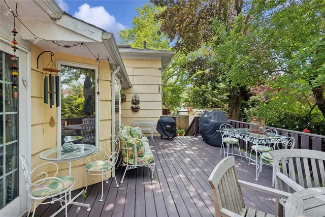 $985,000 | 221 Somerset Drive, Hewlett, NY 11557