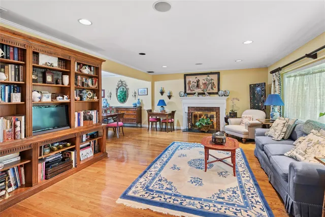 $985,000 | 221 Somerset Drive, Hewlett, NY 11557