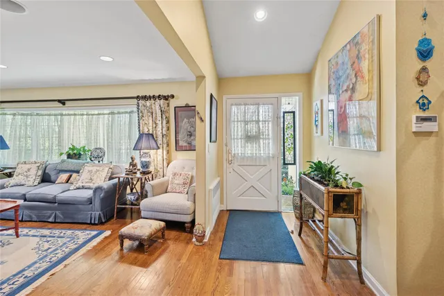 $985,000 | 221 Somerset Drive, Hewlett, NY 11557