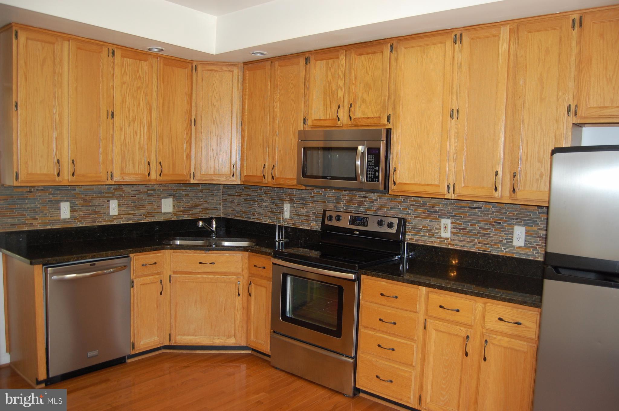 20395 Marguritte Square Sterling, VA 20165 - Photo 4 of 29 Kitchen