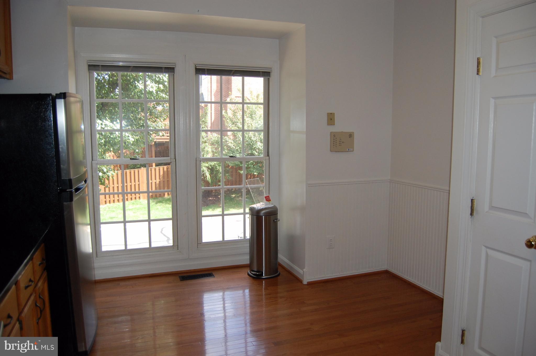 20395 Marguritte Square Sterling, VA 20165 - Photo 6 of 29 Table Area