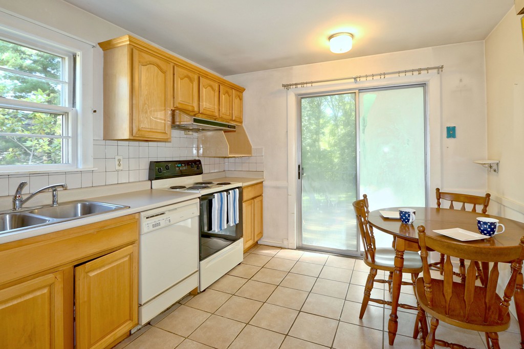 23 Brooks Road Wayland, MA 01778 - Photo 10 of 17 Gallery Image 10