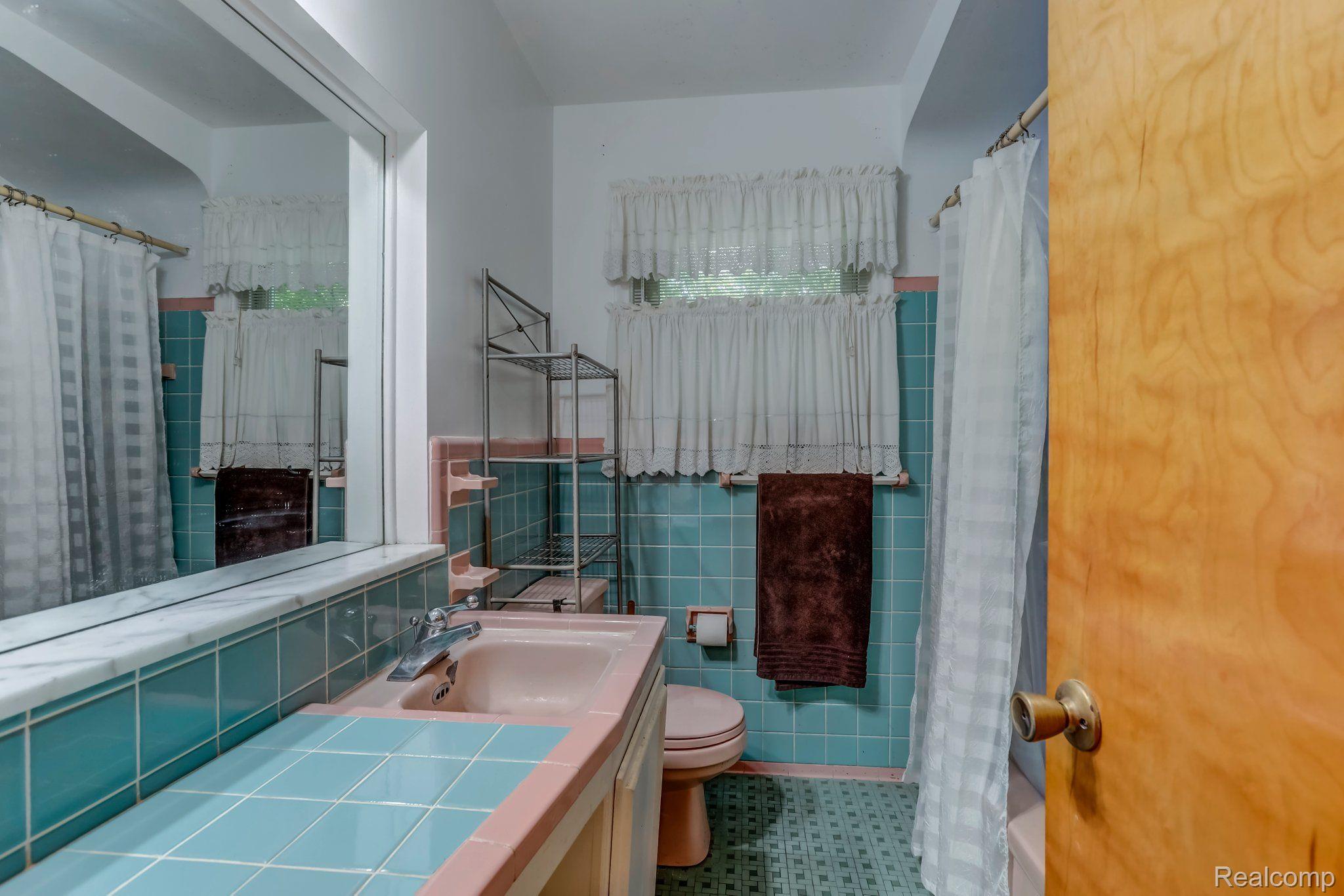 9024 Allen Road Allen Park, MI 48101 - Photo 16 of 25 Gallery Image 16