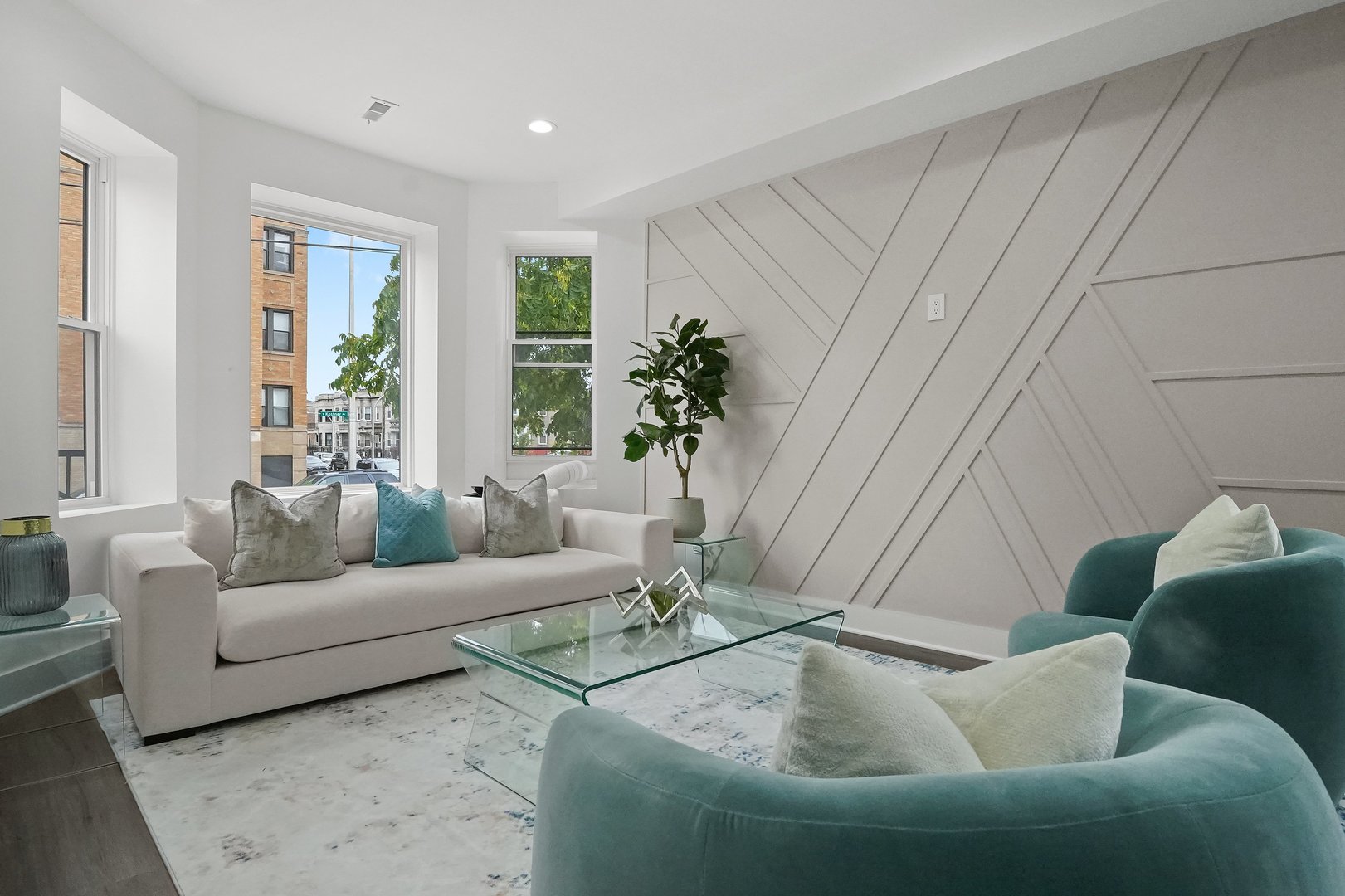 322 South Kostner Avenue Chicago, IL 60624 - Photo 4 of 35 a living room with furniture and a potted plant