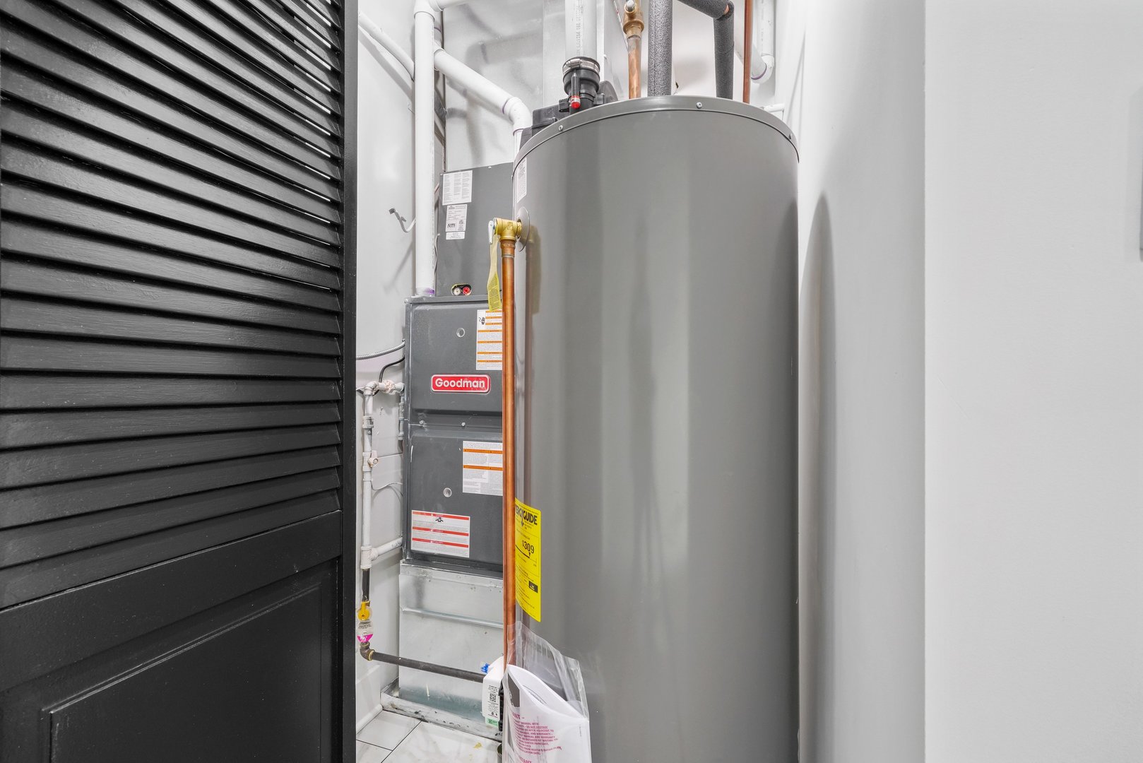 322 South Kostner Avenue Chicago, IL 60624 - Photo 10 of 35 a close up of a door