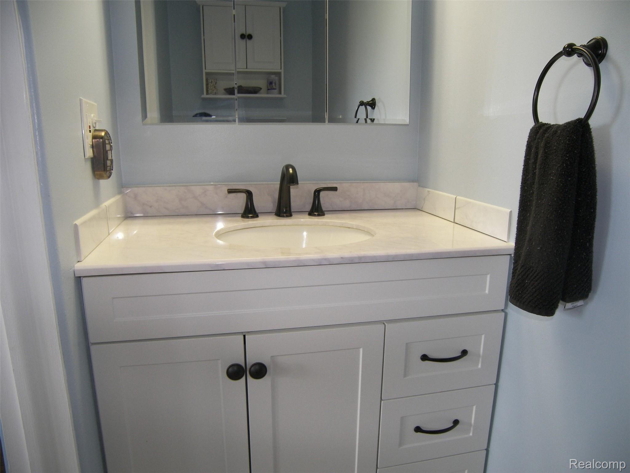 4444 Elms Road Flushing, MI 48433 - Photo 16 of 28 100_3335.JPG