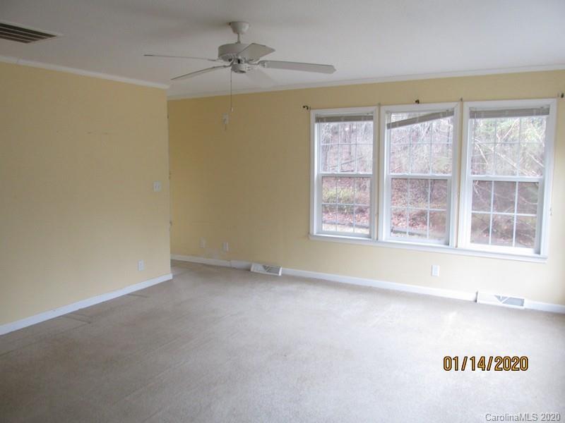 939 A Pinckney Road Chester, SC 29706 - Photo 12 of 14 an empty room with a window