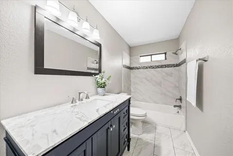 $365,000 | 723 Keessee Drive, Cedar Hill, TX 75104