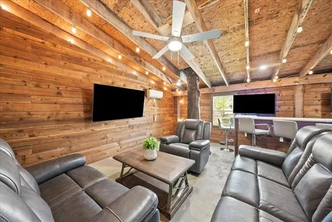 $365,000 | 723 Keessee Drive, Cedar Hill, TX 75104