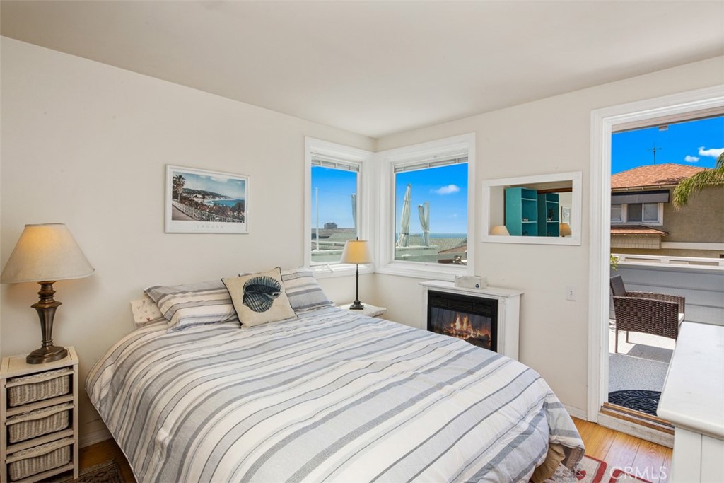 181 Sunset Terrace Laguna Beach, CA 92651 - Photo 29 of 54 1st level with Private baclony with Ocean Views and Queen Bed