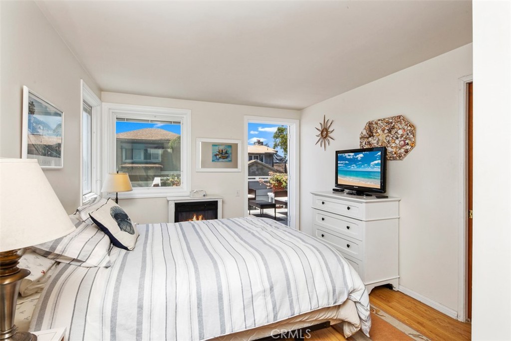 181 Sunset Terrace Laguna Beach, CA 92651 - Photo 30 of 54 Queen Bed First Level