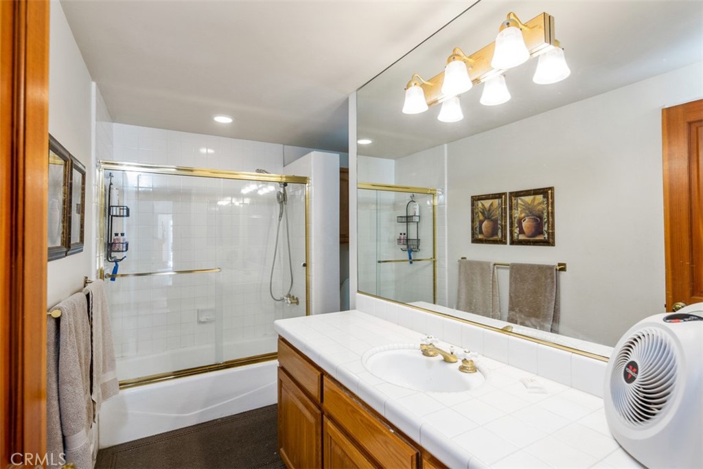 181 Sunset Terrace Laguna Beach, CA 92651 - Photo 32 of 54 First Floor Bathroom with Bathtub