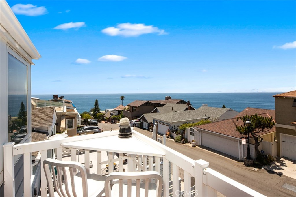 181 Sunset Terrace Laguna Beach, CA 92651 - Photo 36 of 54 Balony Off Living room wih bar/Barstools and BBQ
