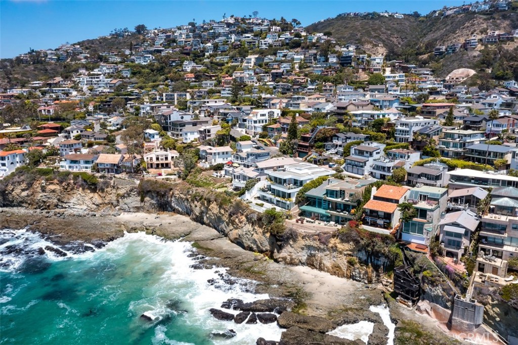 181 Sunset Terrace Laguna Beach, CA 92651 - Photo 8 of 54