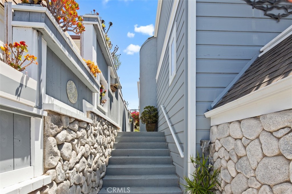 181 Sunset Terrace Laguna Beach, CA 92651 - Photo 9 of 54 Walk up stairs to Entry