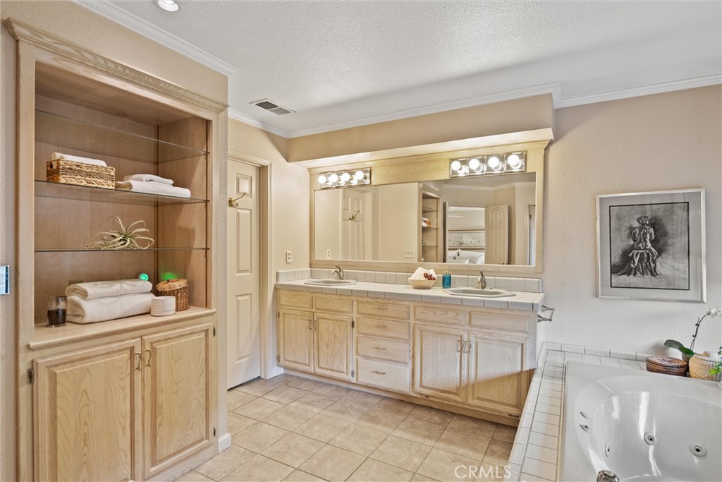 529 Countryside Lane Chico, CA 95973 - Photo 31 of 51 a spacious bathroom with a sink mirror and a bath tub