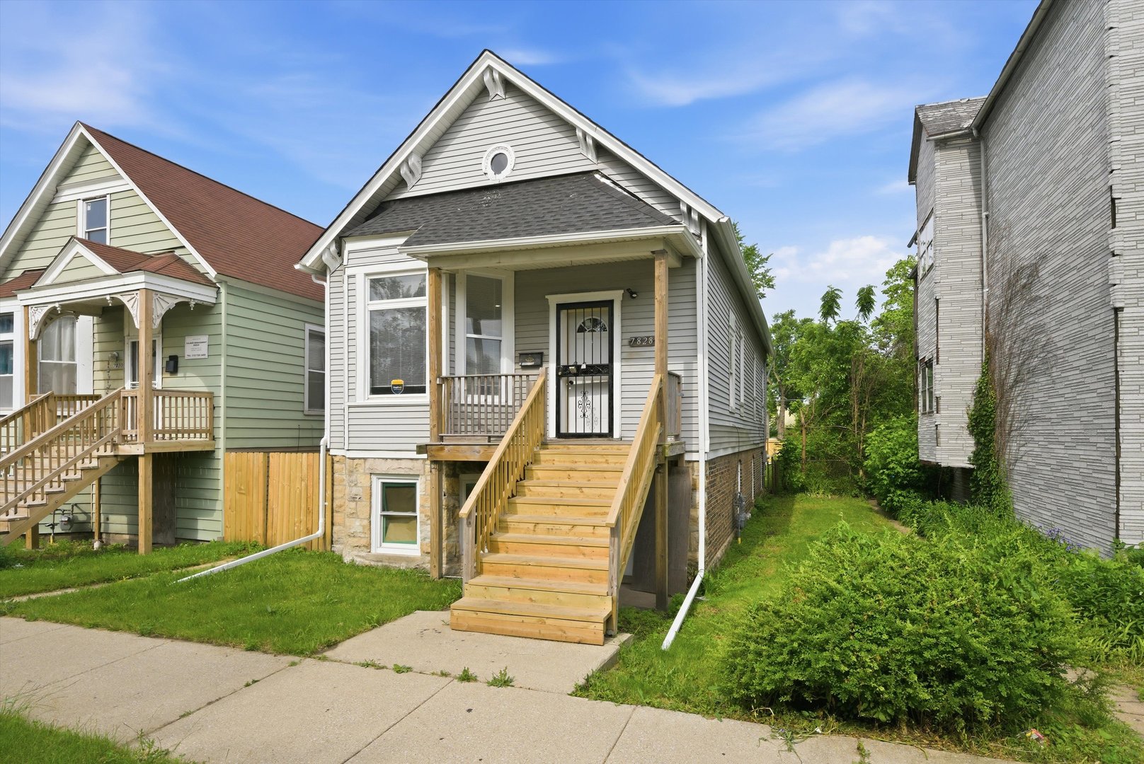 7828 South Escanaba Avenue Chicago, IL 60649 - Photo 4 of 41 a view of a house with a yard