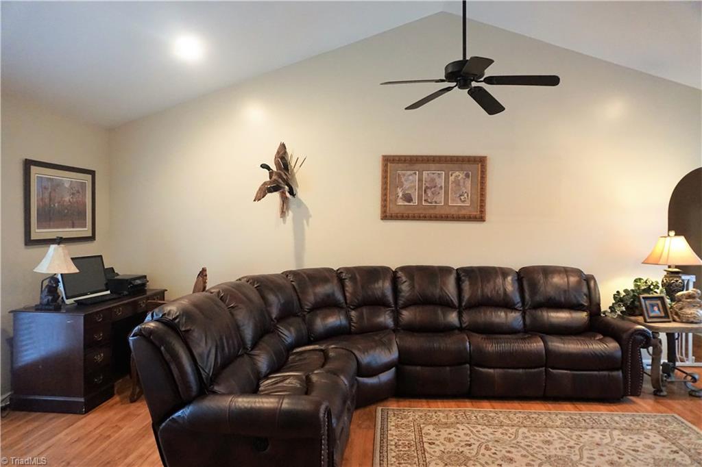 1215 Fox Hills Road Pinnacle, NC 27043 - Photo 4 of 18 Family room