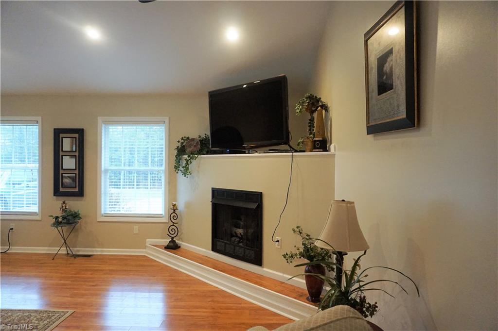 1215 Fox Hills Road Pinnacle, NC 27043 - Photo 5 of 18