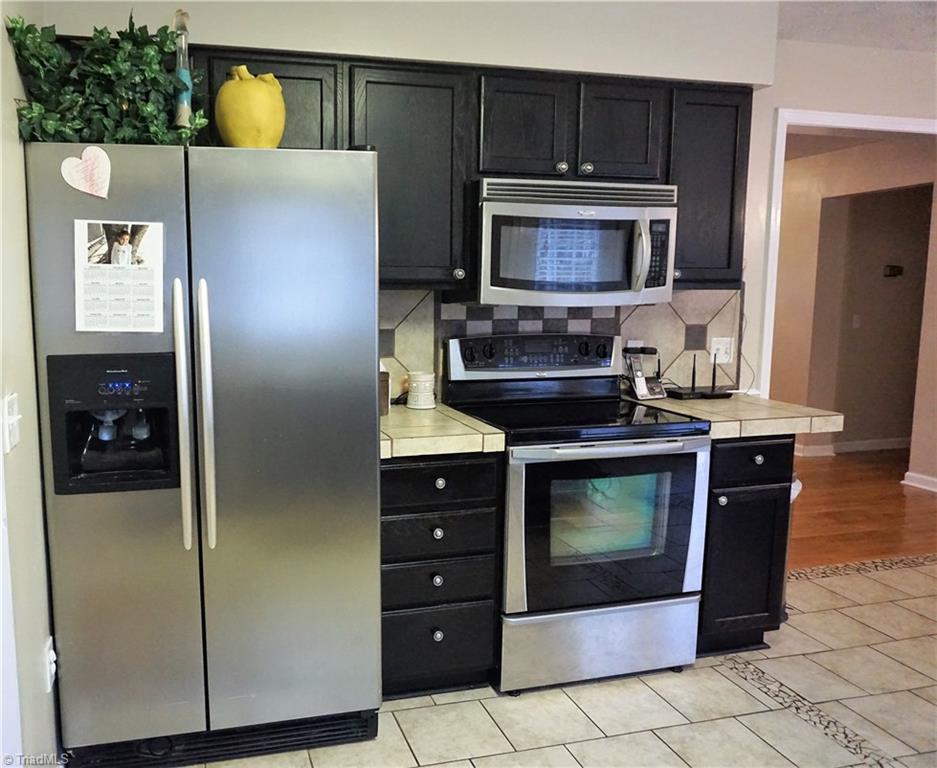 1215 Fox Hills Road Pinnacle, NC 27043 - Photo 7 of 18 Beautiful kitchen