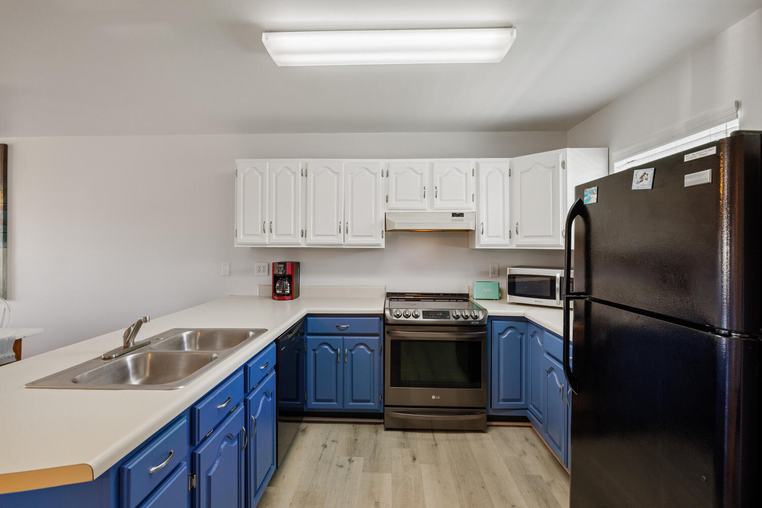 145 Cain Road Panama City Beach, FL 32413 - Photo 22 of 60 a kitchen with stainless steel appliances granite countertop a sink stove and refrigerator