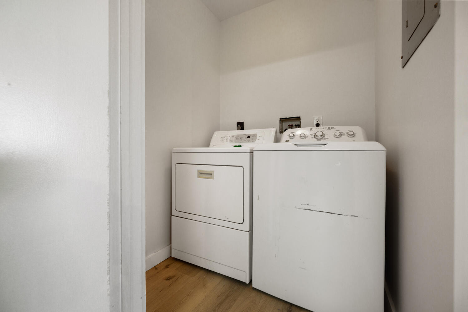 145 Cain Road Panama City Beach, FL 32413 - Photo 26 of 60 a utility room with dryer and washer