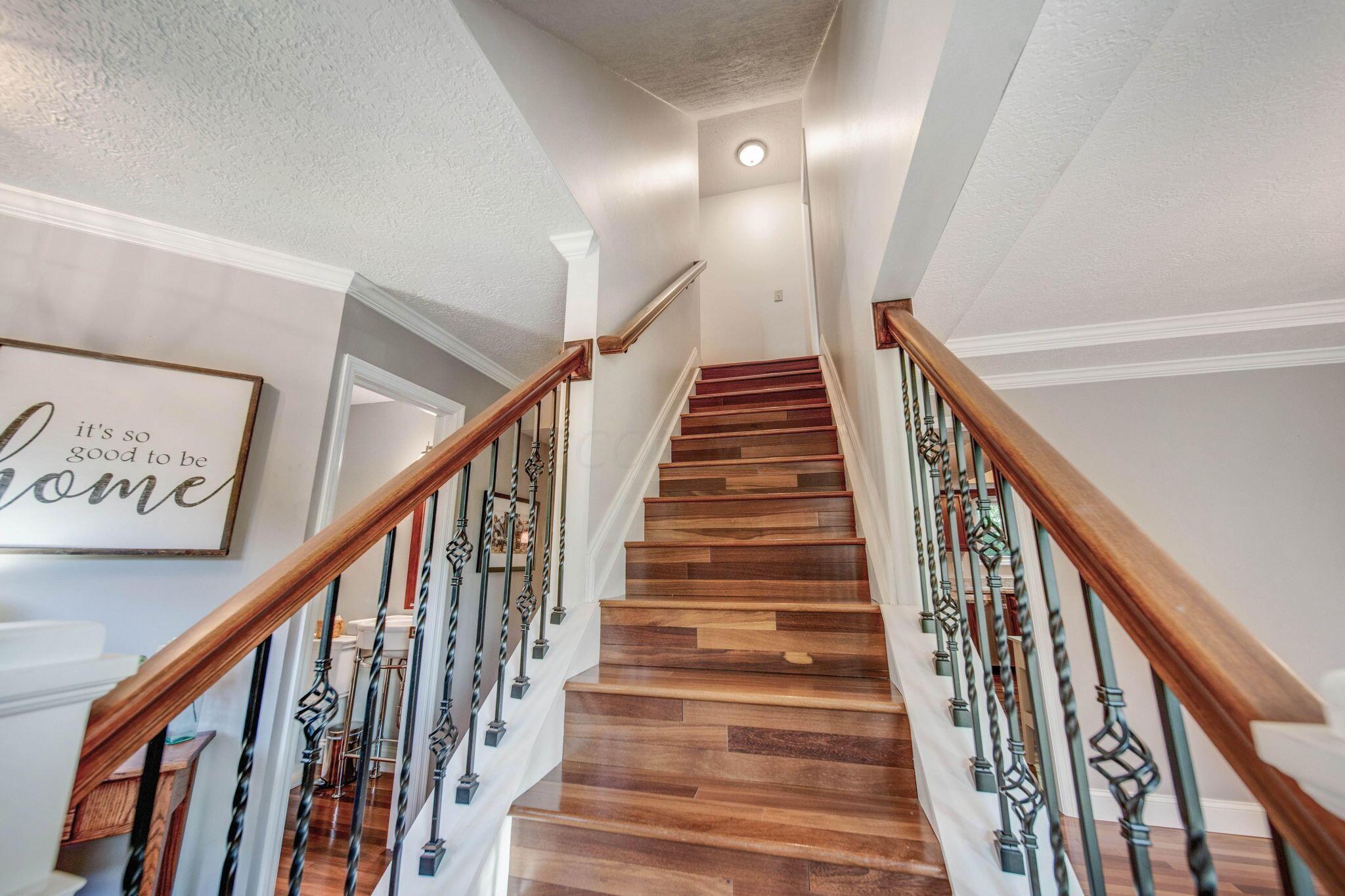 3377 River Narrows Road Hilliard, OH 43026 - Photo 37 of 94 Staircase